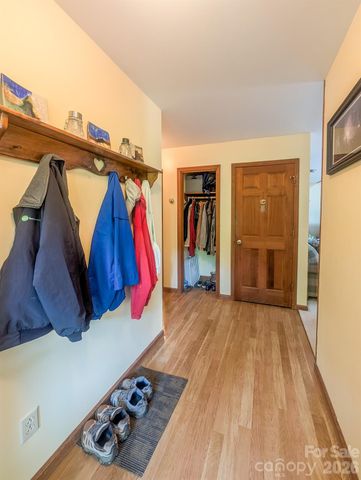 114 Dewberry Lane, Burnsville, NC 28705