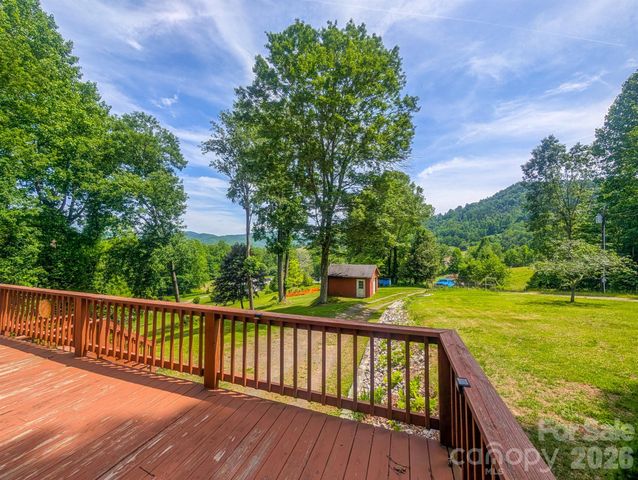 114 Dewberry Lane, Burnsville, NC 28705