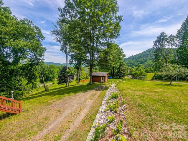 114 Dewberry Lane, Burnsville, NC 28705