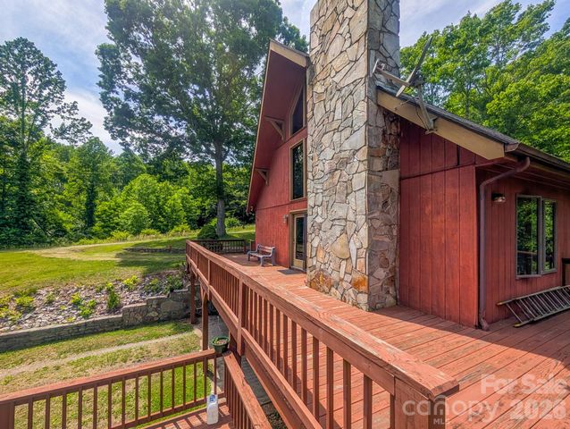 114 Dewberry Lane, Burnsville, NC 28705