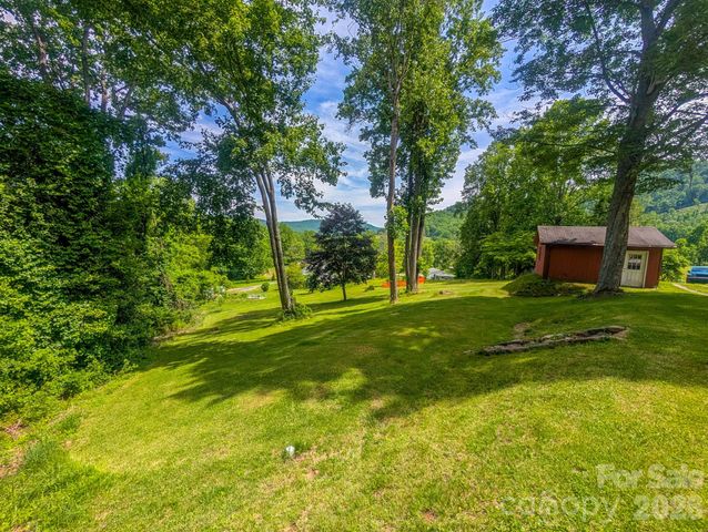 114 Dewberry Lane, Burnsville, NC 28705