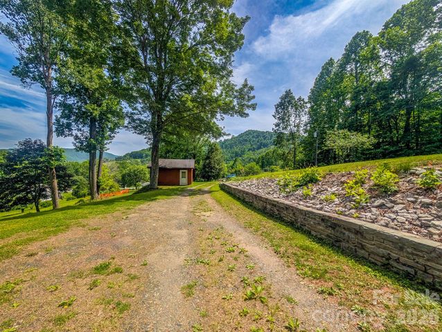 114 Dewberry Lane, Burnsville, NC 28705
