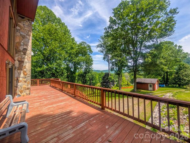 114 Dewberry Lane, Burnsville, NC 28705