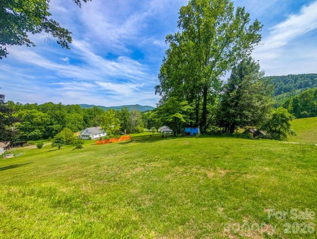 114 Dewberry Lane, Burnsville, NC 28705