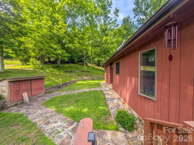 114 Dewberry Lane, Burnsville, NC 28705