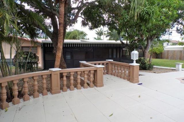 1015 S 14th Ave, Hollywood, FL 33020