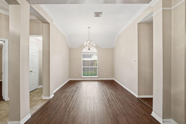 11 Crest, Houston, TX 77082