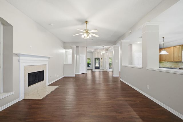 11 Crest, Houston, TX 77082