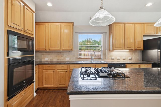 11 Crest, Houston, TX 77082