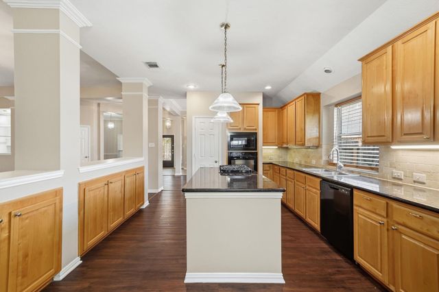 11 Crest, Houston, TX 77082