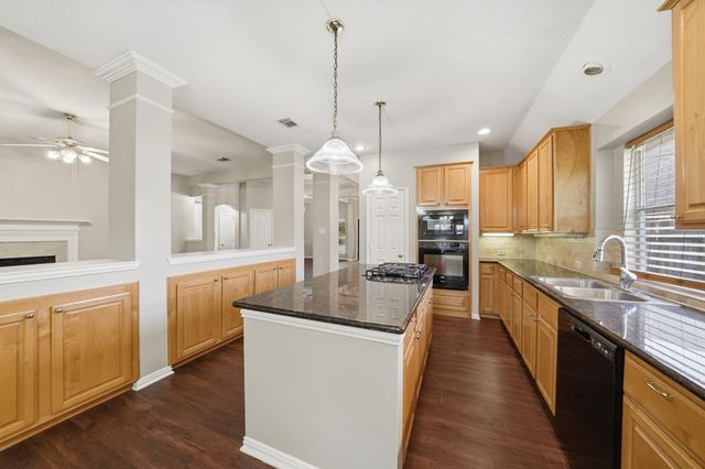 11 Crest, Houston, TX 77082