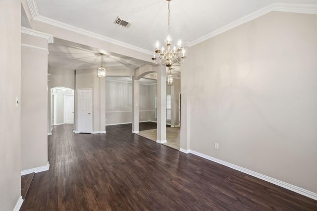 11 Crest, Houston, TX 77082