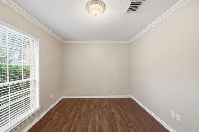 11 Crest, Houston, TX 77082
