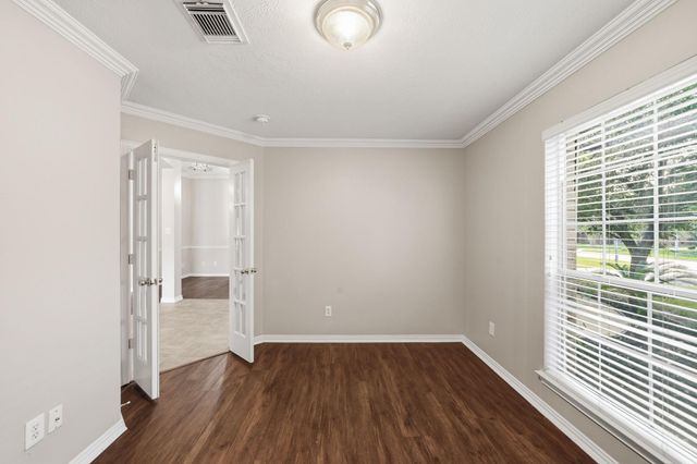 11 Crest, Houston, TX 77082