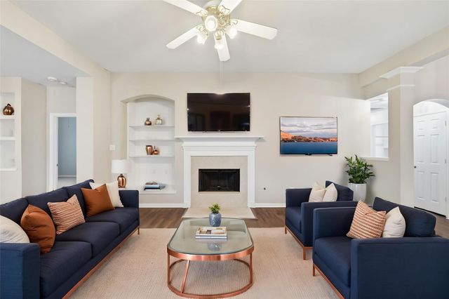 11 Crest, Houston, TX 77082