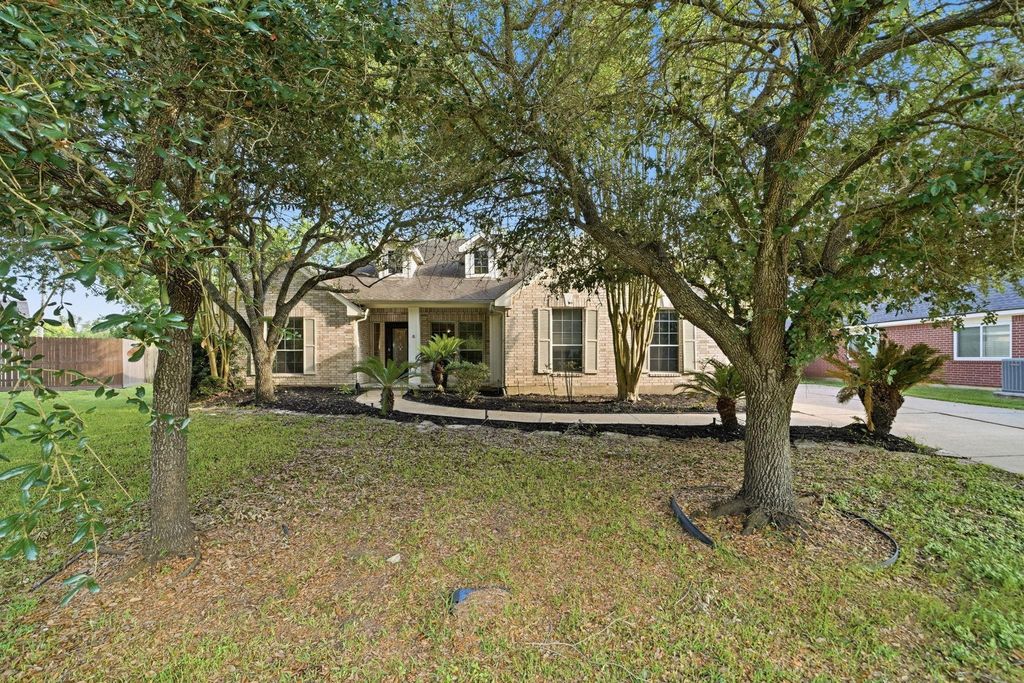 11 Crest, Houston, TX 77082