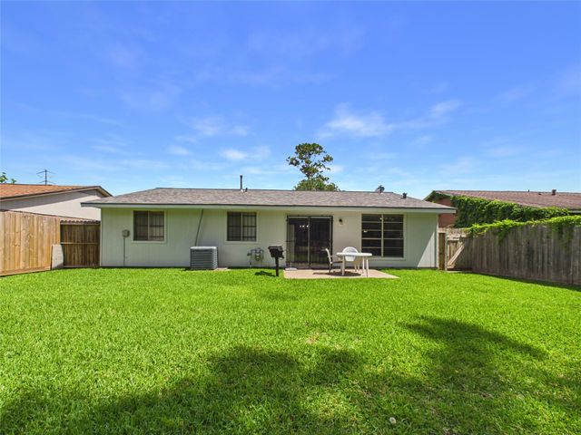 11622 Crystalwood Drive, Houston, TX 77013