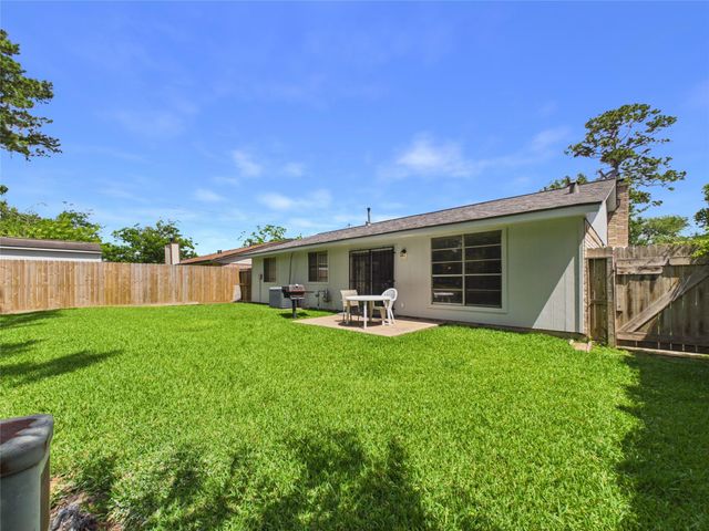 11622 Crystalwood Drive, Houston, TX 77013