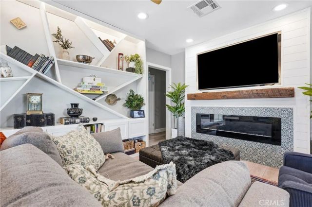 3459 Shipway Avenue, Long Beach, CA 90808