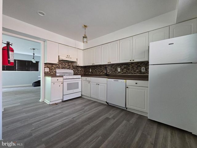145 ECHELON RD, Voorhees, NJ 08043
