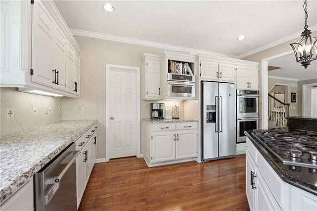 15430 Iron Horse Circle, Leawood, KS 66224