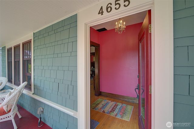 4655 Eastern Avenue N, Seattle, WA 98103