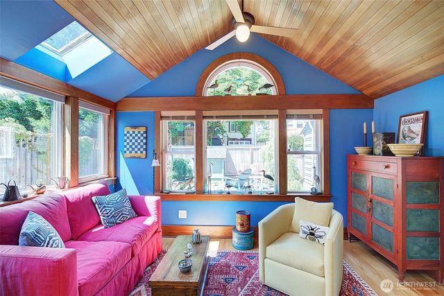 4655 Eastern Avenue N, Seattle, WA 98103