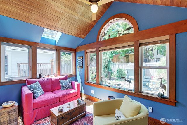 4655 Eastern Avenue N, Seattle, WA 98103