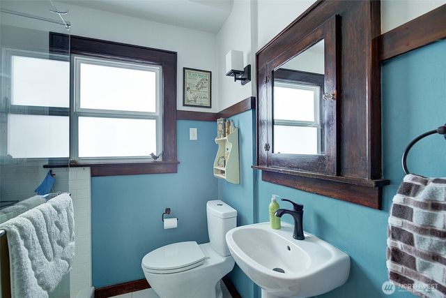 4655 Eastern Avenue N, Seattle, WA 98103