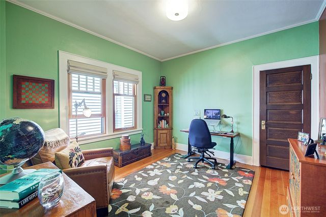 4655 Eastern Avenue N, Seattle, WA 98103