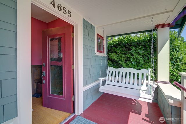 4655 Eastern Avenue N, Seattle, WA 98103