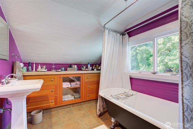 4655 Eastern Avenue N, Seattle, WA 98103