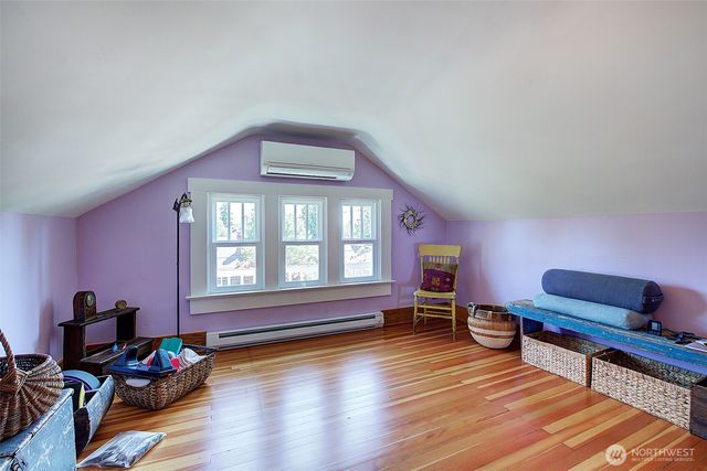 4655 Eastern Avenue N, Seattle, WA 98103