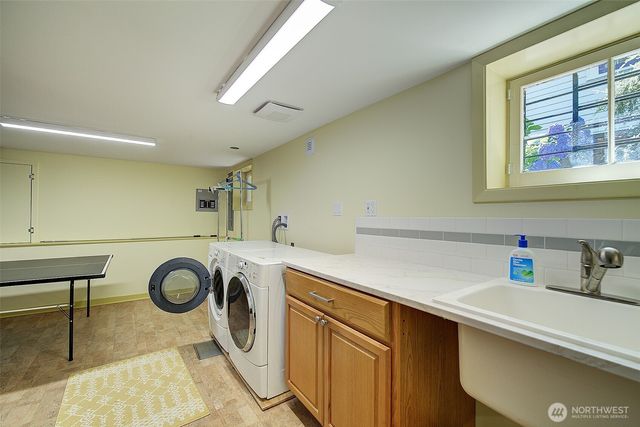 4655 Eastern Avenue N, Seattle, WA 98103
