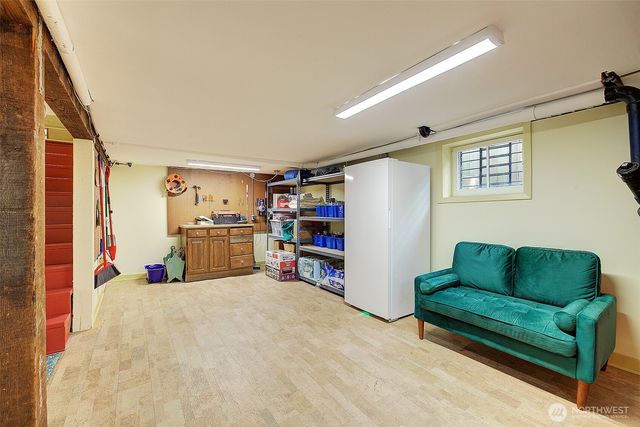 4655 Eastern Avenue N, Seattle, WA 98103