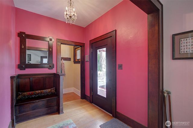 4655 Eastern Avenue N, Seattle, WA 98103