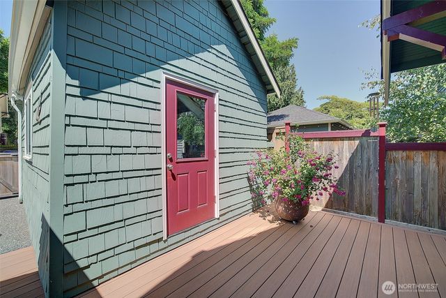 4655 Eastern Avenue N, Seattle, WA 98103