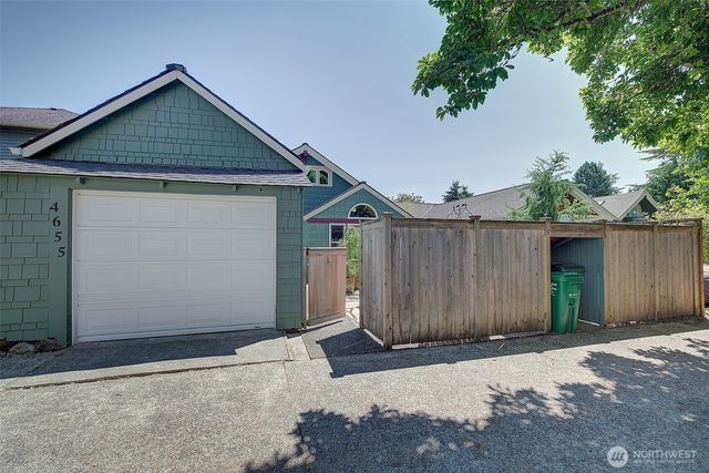 4655 Eastern Avenue N, Seattle, WA 98103