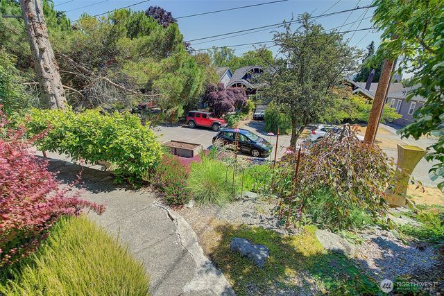 4655 Eastern Avenue N, Seattle, WA 98103