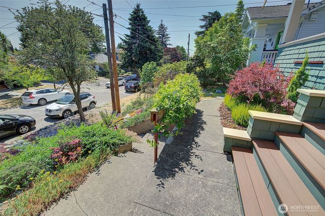 4655 Eastern Avenue N, Seattle, WA 98103