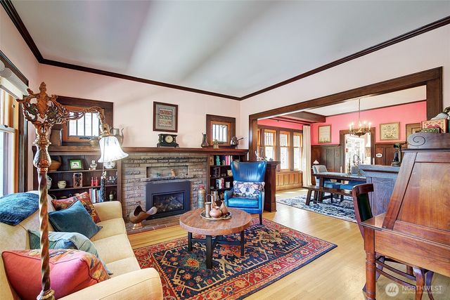 4655 Eastern Avenue N, Seattle, WA 98103