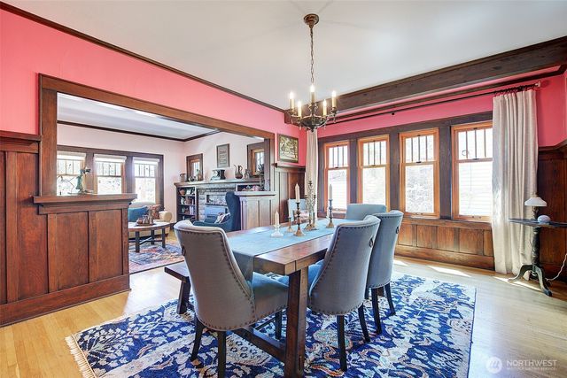 4655 Eastern Avenue N, Seattle, WA 98103