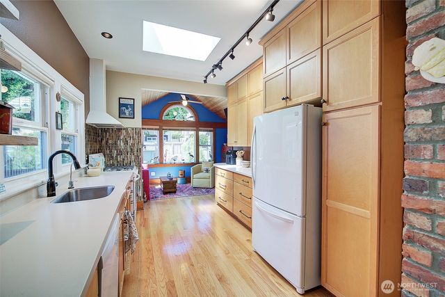 4655 Eastern Avenue N, Seattle, WA 98103