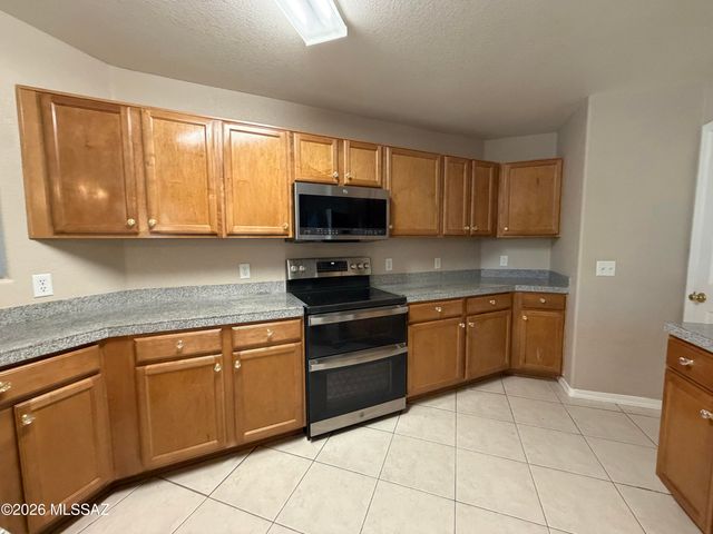 1925 S Mcconnell Drive, Tucson, AZ 85710