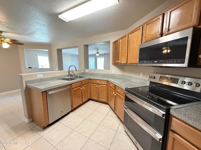 1925 S Mcconnell Drive, Tucson, AZ 85710