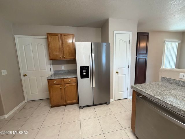 1925 S Mcconnell Drive, Tucson, AZ 85710