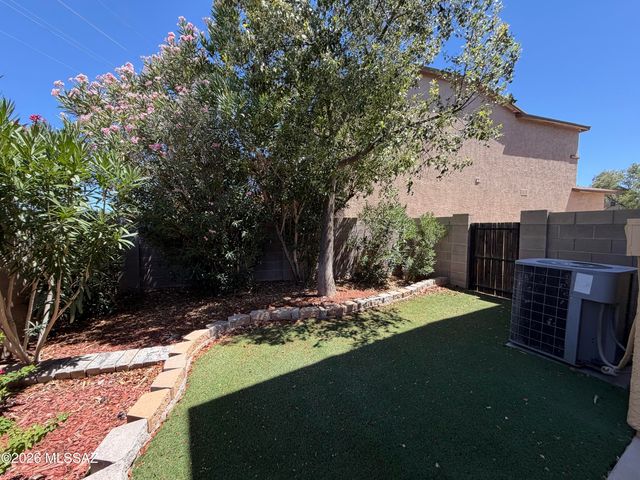 1925 S Mcconnell Drive, Tucson, AZ 85710