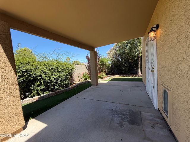 1925 S Mcconnell Drive, Tucson, AZ 85710
