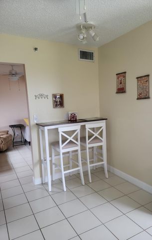 3465 Via Poinciana 806, Lake Worth, FL 33467