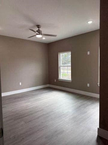 3513 Tomahawk Drive, Granbury, TX 76048